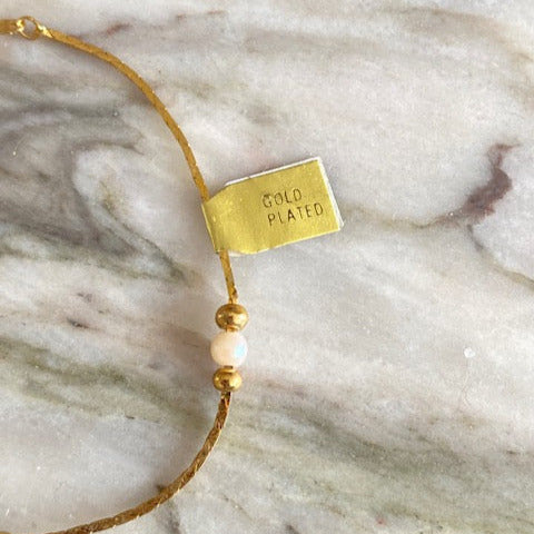Gullbelagt armbånd med perler