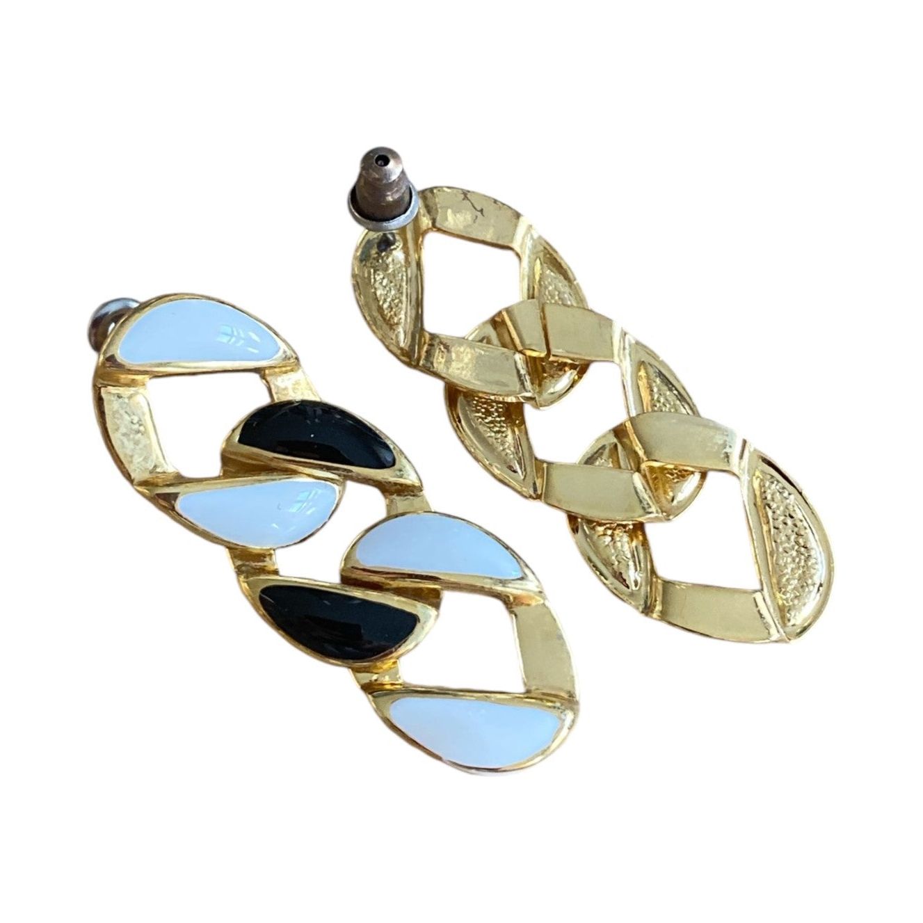 Drop-øredobber i gullfarget metall med emalje