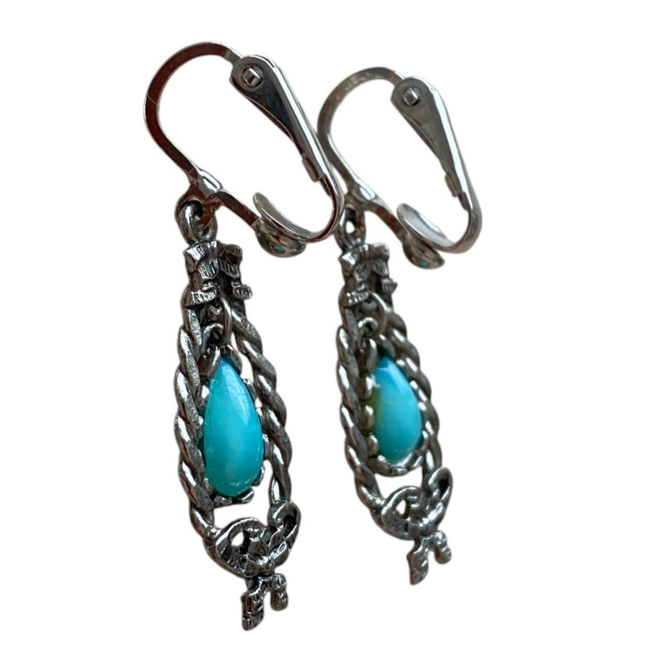 Sølvfargede øredobber med turkis dråpe