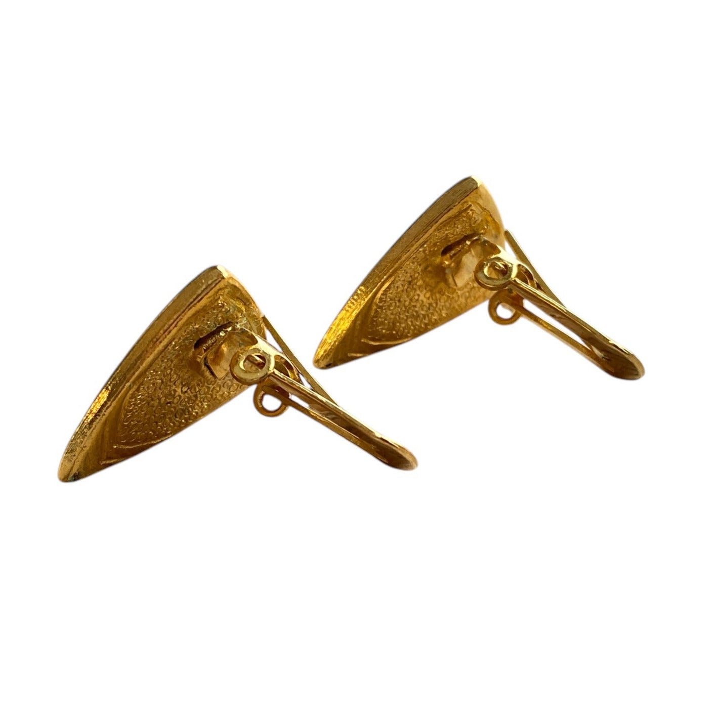 Italienske gullfargede klips-øredobber med sort trekantet detalj