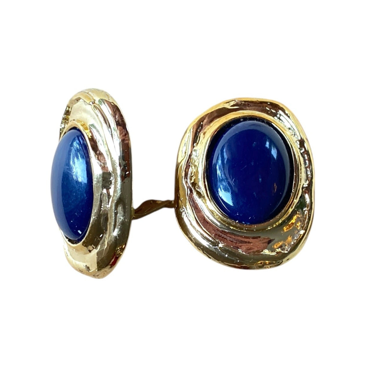 Store gullfargede øredobber med blåsort sten