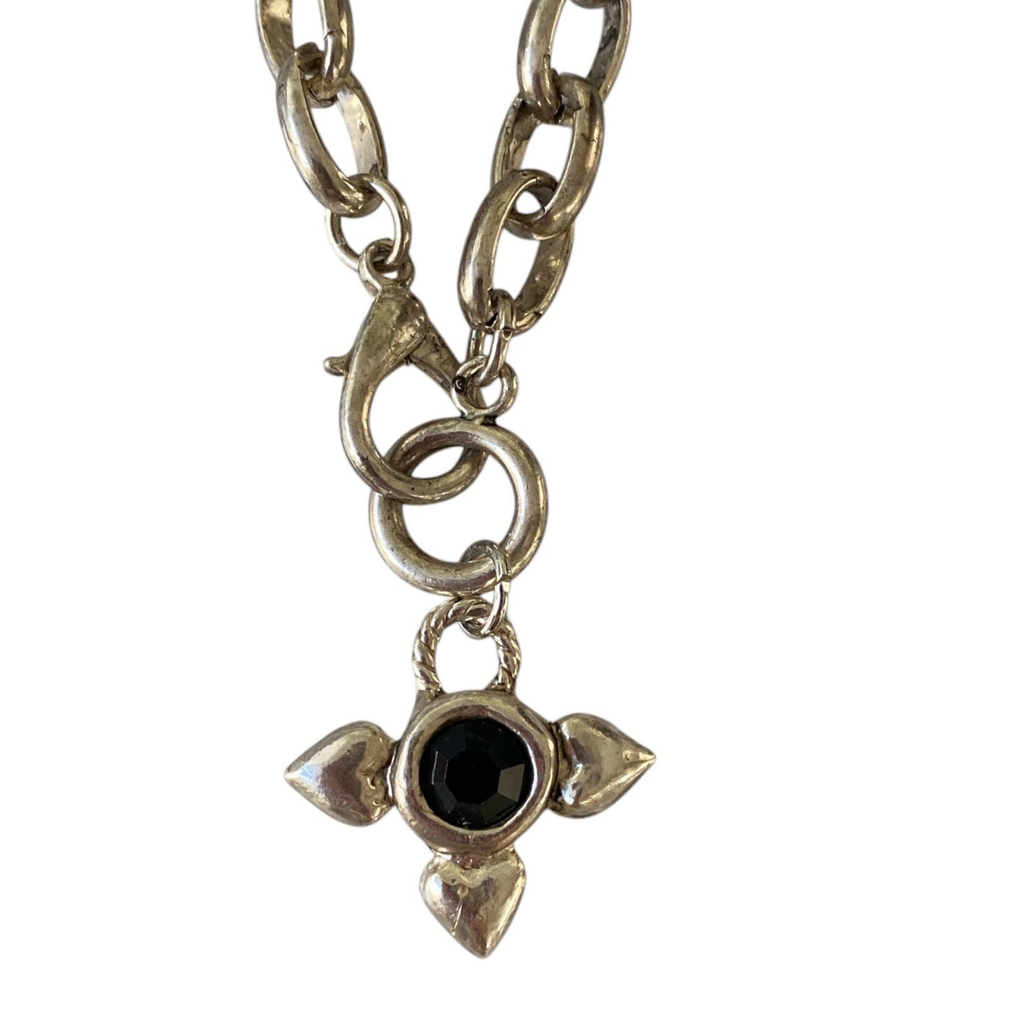 Kjede med fasettslipt sort sten