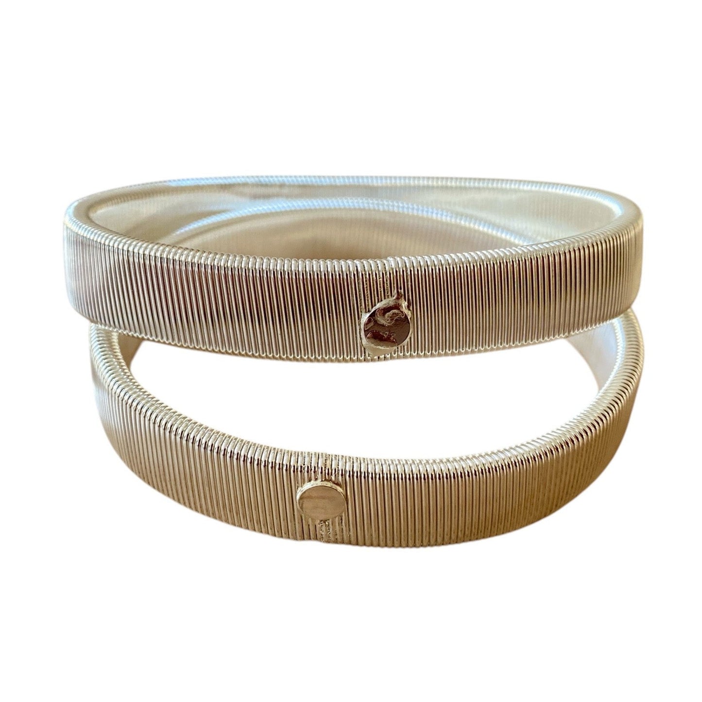 Sølvfargede skjortestrikk