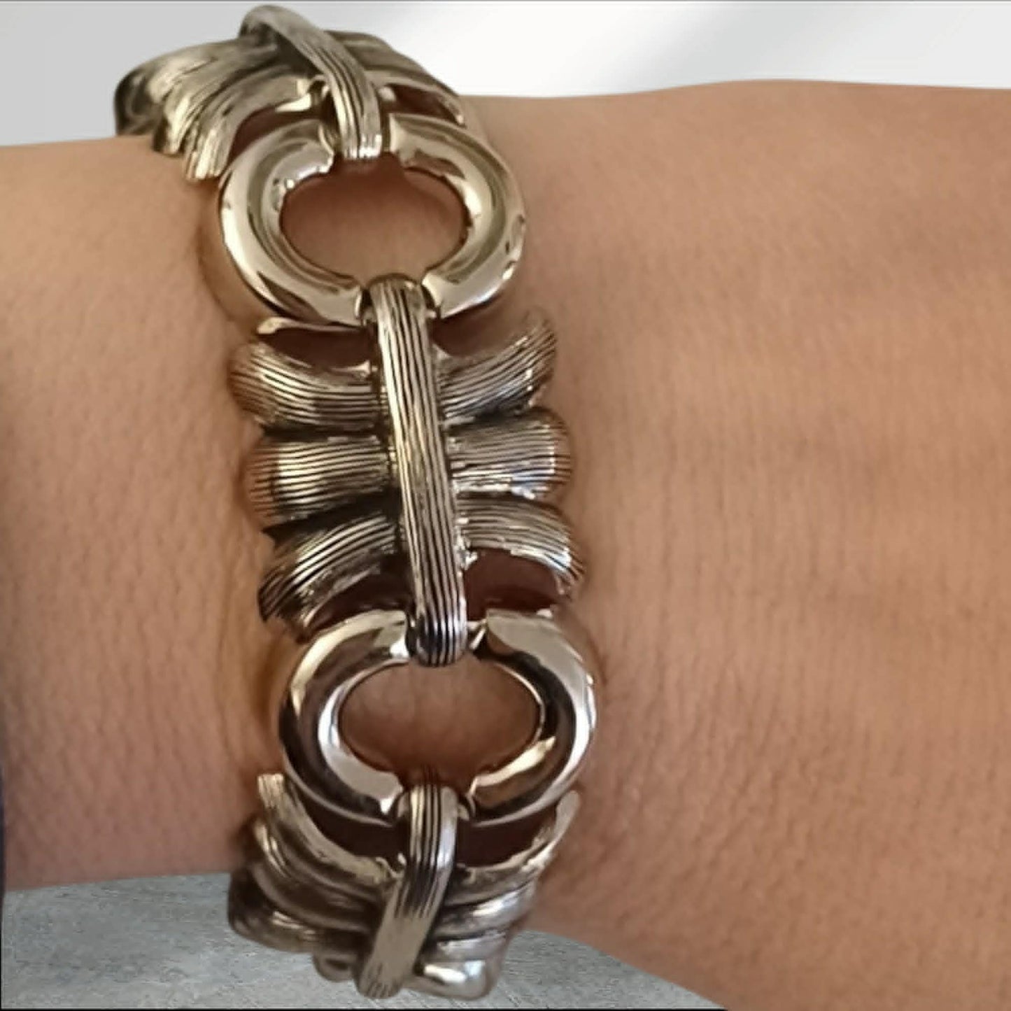 Sølvfarget statement-armbånd i chunky design