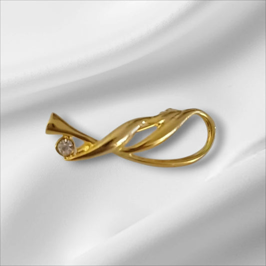 Gullfarget brosje med sten, i elegant swirldesign