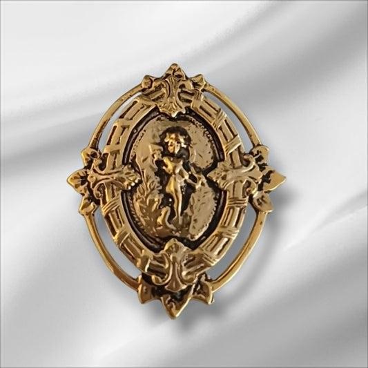Elegant ubrukt vintagebrosje med klassisk cameo-design