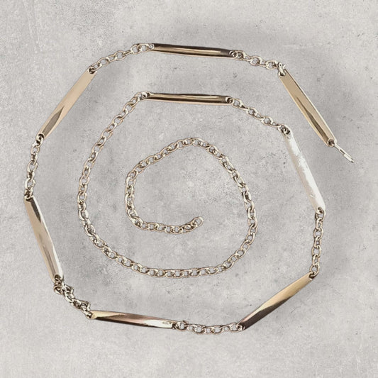 Sølvfarget kjedebelte med blanke ledd-detaljer