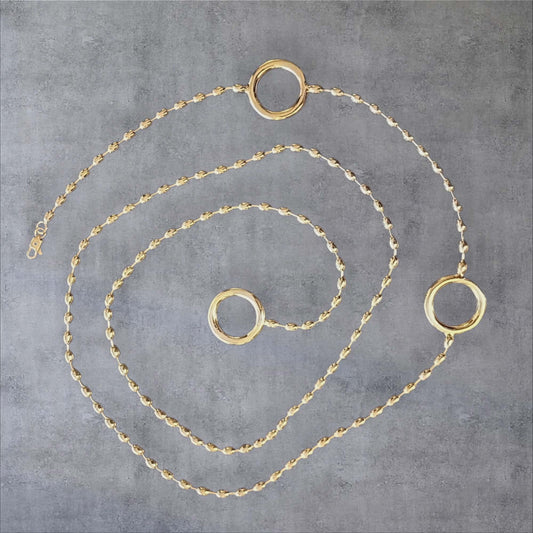 Gullfarget kjedebelte med dekorative ringer