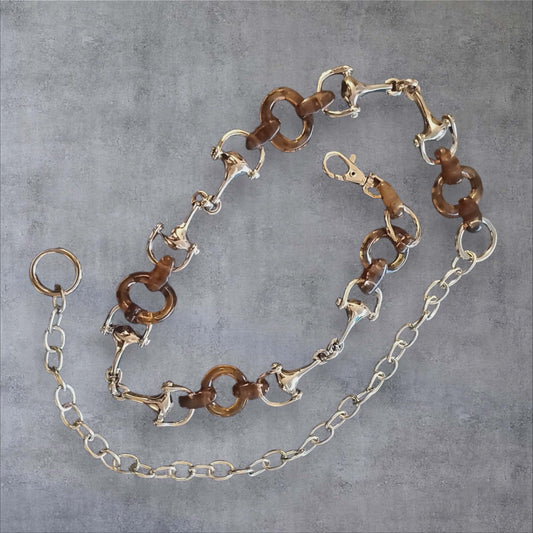 Sølvfarget belte med ravtonede lenker