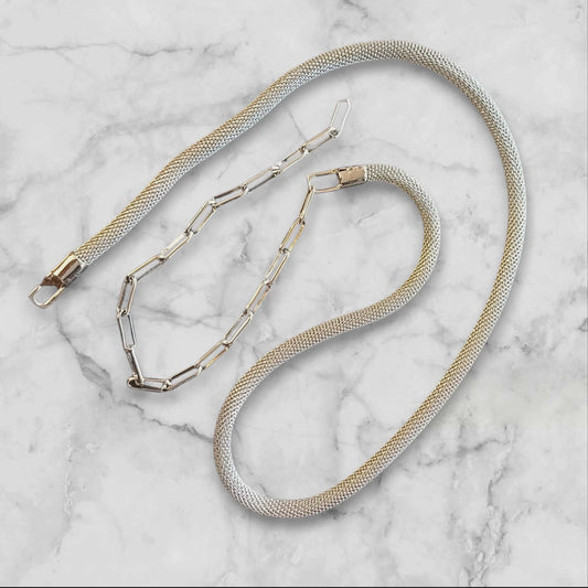 Rundt sølvfarget smykkebelte med høyglans finish