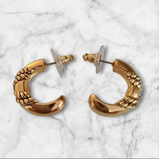 Gullfargede vintagehoops med flettede detaljer