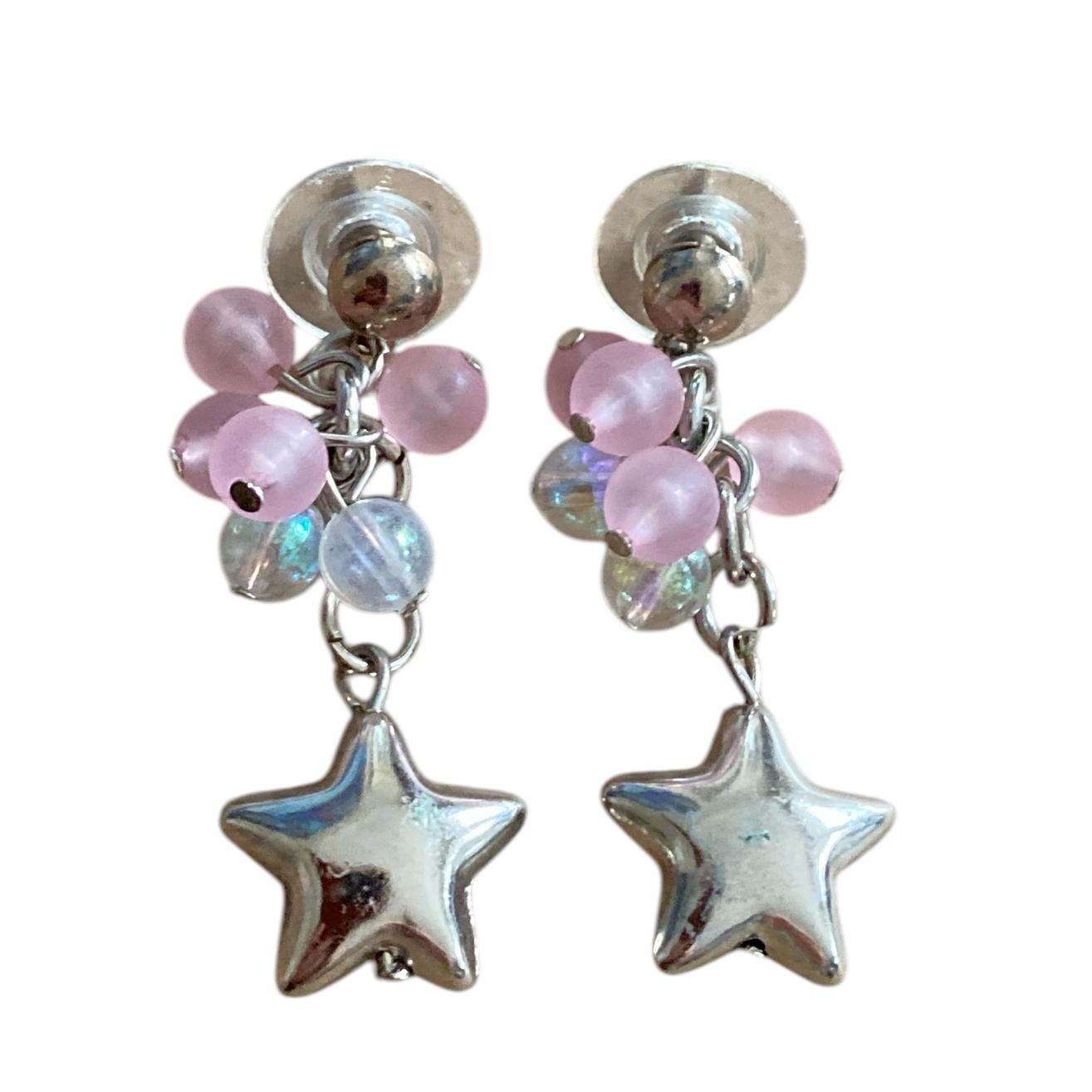 Sølvfargede vintageøredobber med rosa perler og stjerneanheng