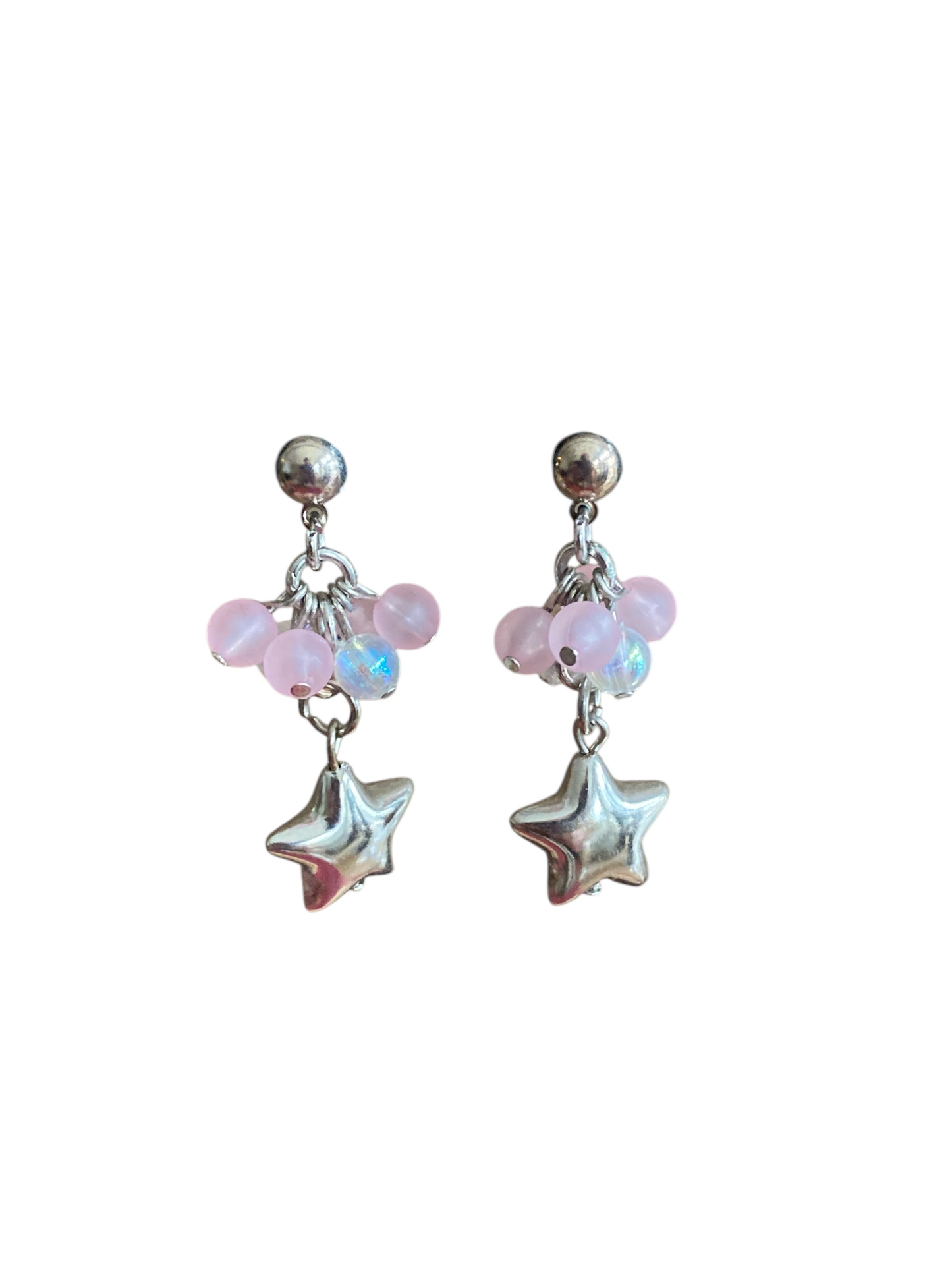 Sølvfargede vintageøredobber med rosa perler og stjerneanheng