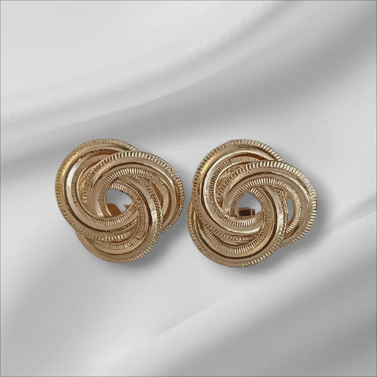 Gullfargede vintage-klipsøredobber i spiraldesign