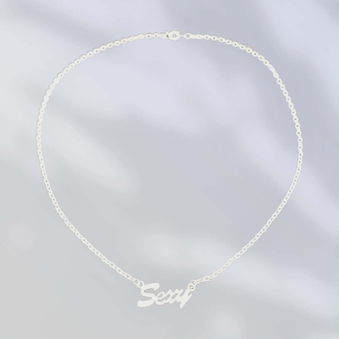 Sølvfarget “Sexy”-halskjede