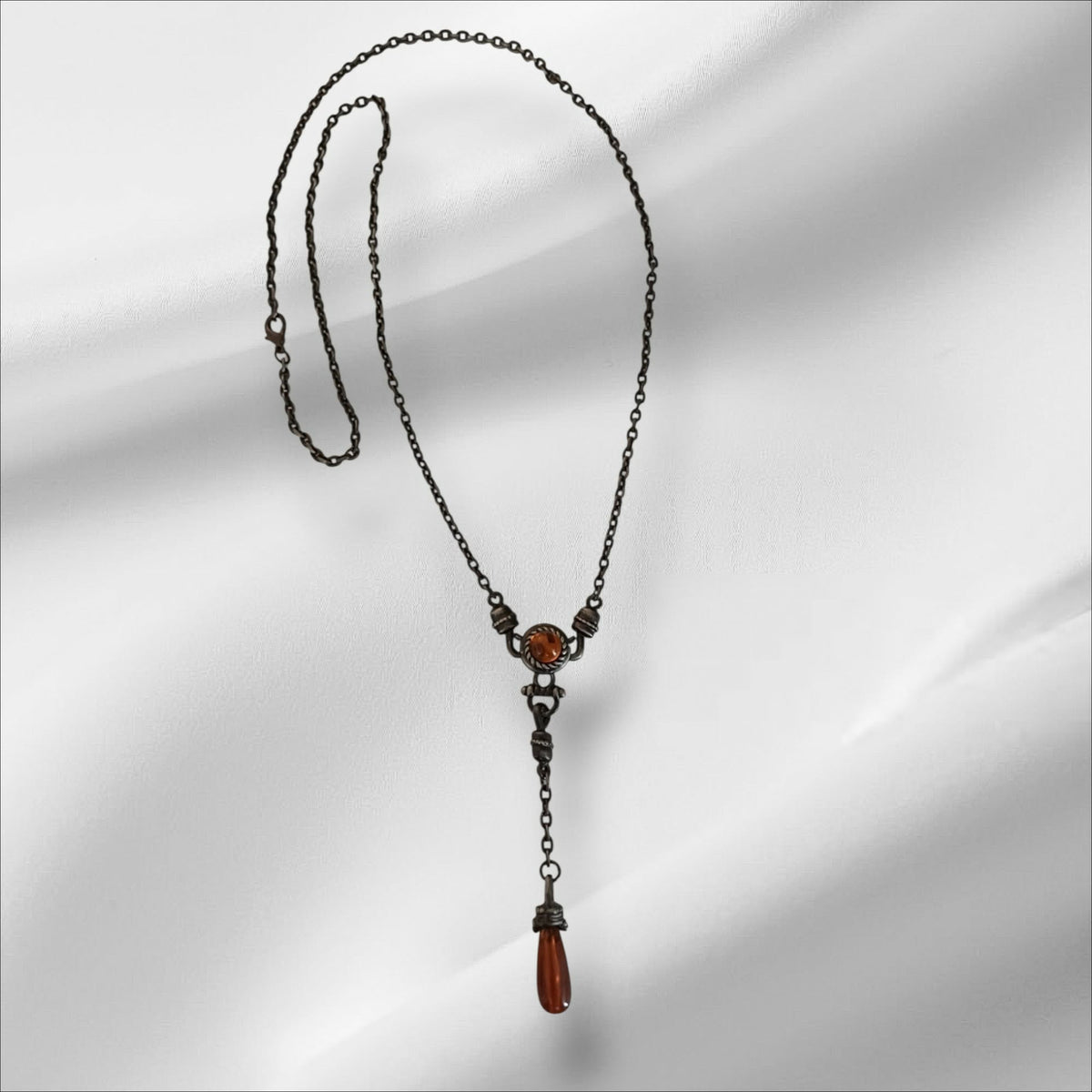 Gothic vintage halskjede med ravfarget sten