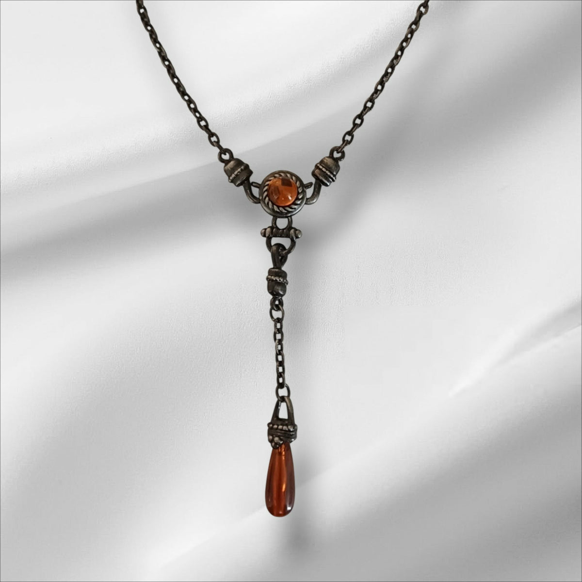 Gothic vintage halskjede med ravfarget sten