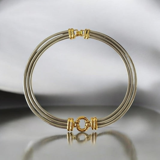 Eksklusivt halssmykke med elegante detaljer