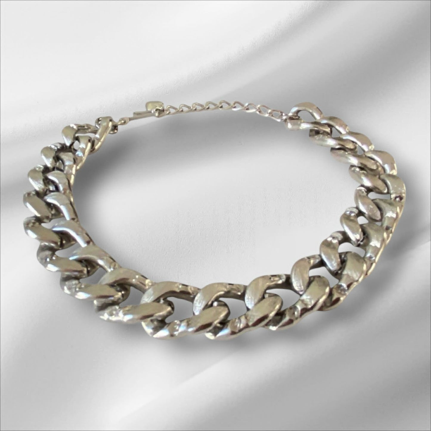Vintagechoker med kraftig sølvfarget lenke