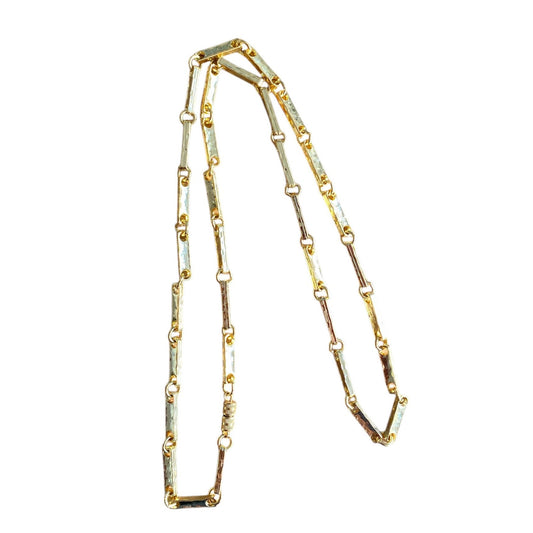 Vintage gullfarget kjede med avlange ledd – tidløst og raffinert