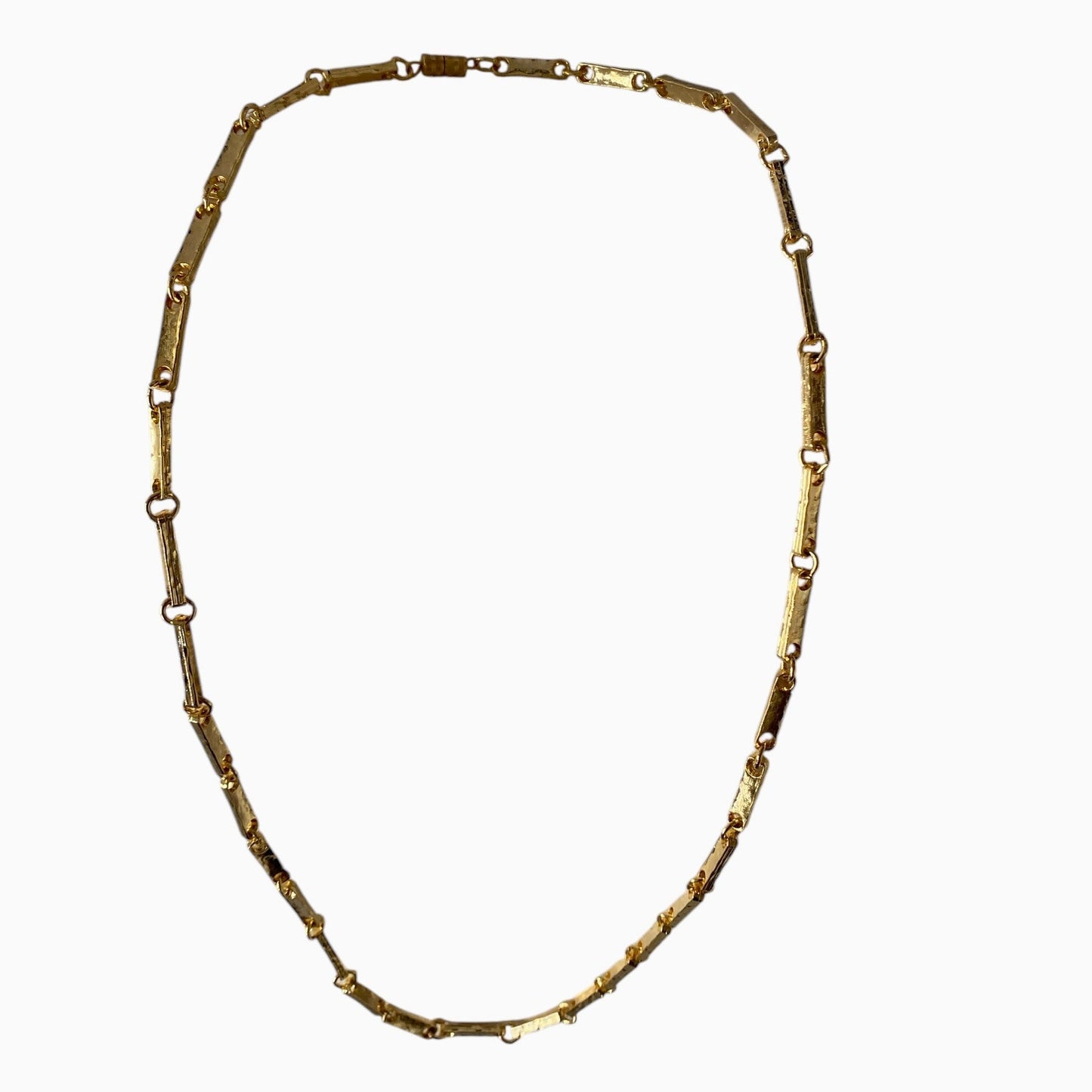 Vintage gullfarget kjede med avlange ledd – tidløst og raffinert