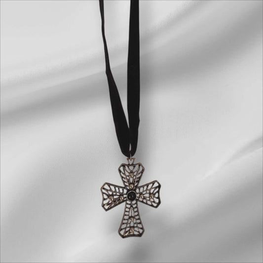 Gotisk kors på fløyelsbånd